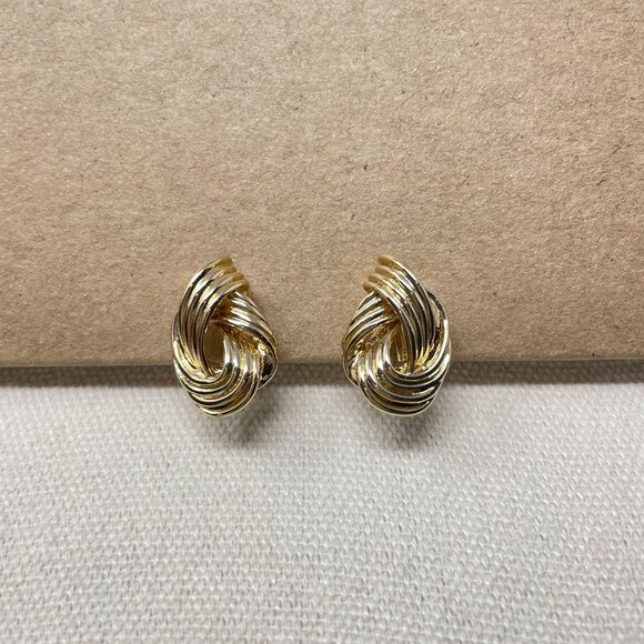 The Jewelry Group TJG Signed Gold Tone Knotted Clip On Statement Earrings Marked - Picture 1 of 15